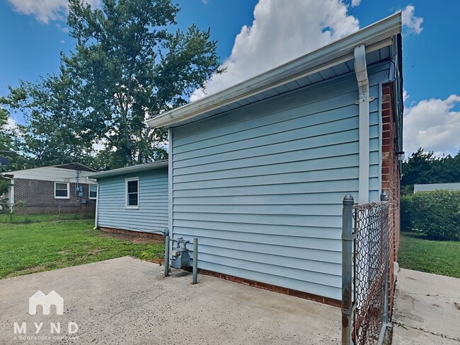 Building Photo - 3622 Bardot Dr