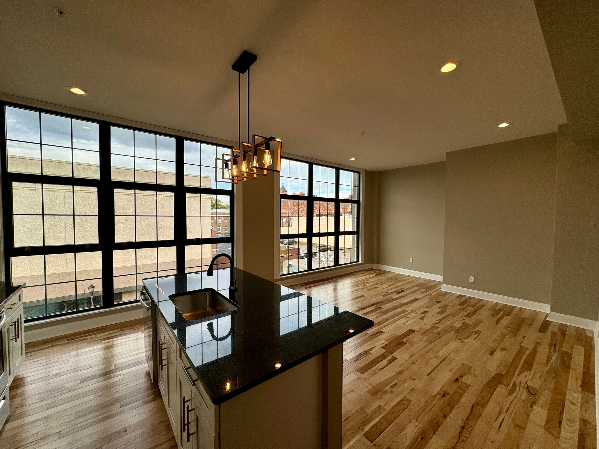 Building Photo - 116 S Main St