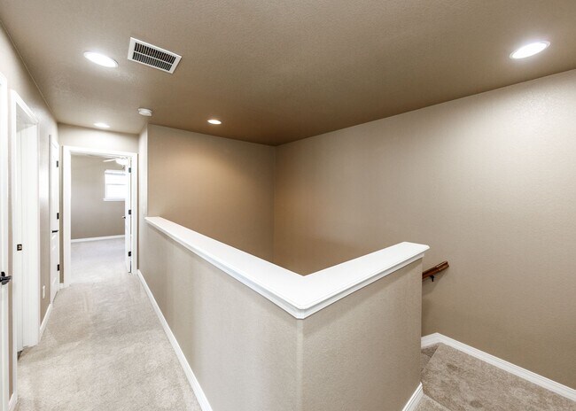 Building Photo - Westside 3 Bed Townhouse in Gold Hill Mesa