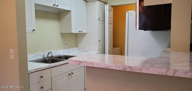 Building Photo - 10200 Belle Rive Blvd