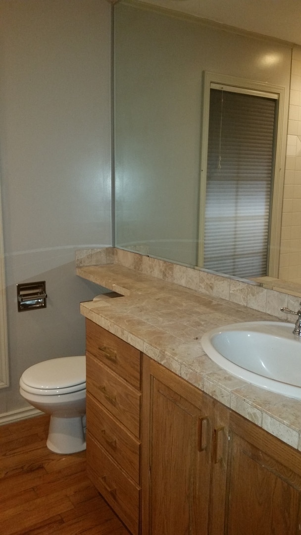 Building Photo - Occupied, do not disturb tenants. 1950's Craftsman 2br 2ba duplex on two levels, lawncare provide...