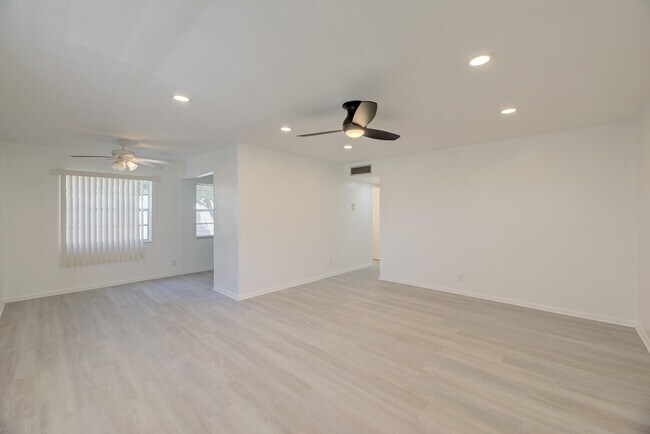 Building Photo - 473 Burgundy N