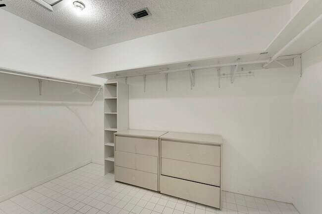 Building Photo - 13679 Date Palm Ct