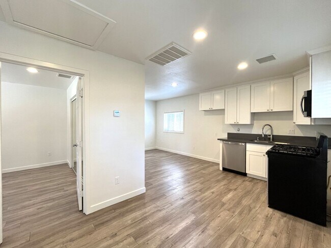 Building Photo - 2 UNITS IN ONE!! A 3 bed, 2 bath FRONT house with a 1 bed 1 bath ADU, located in San Bernardino!
