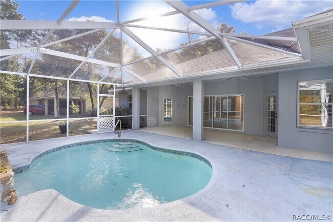 Building Photo - 8013 SW 134 Loop