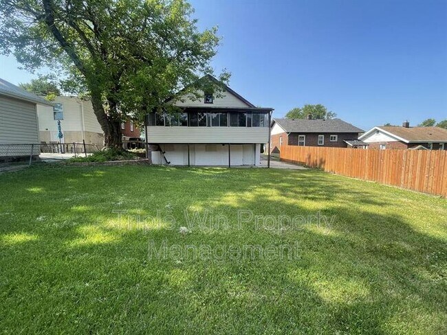 Building Photo - 9425 Burdella Ave