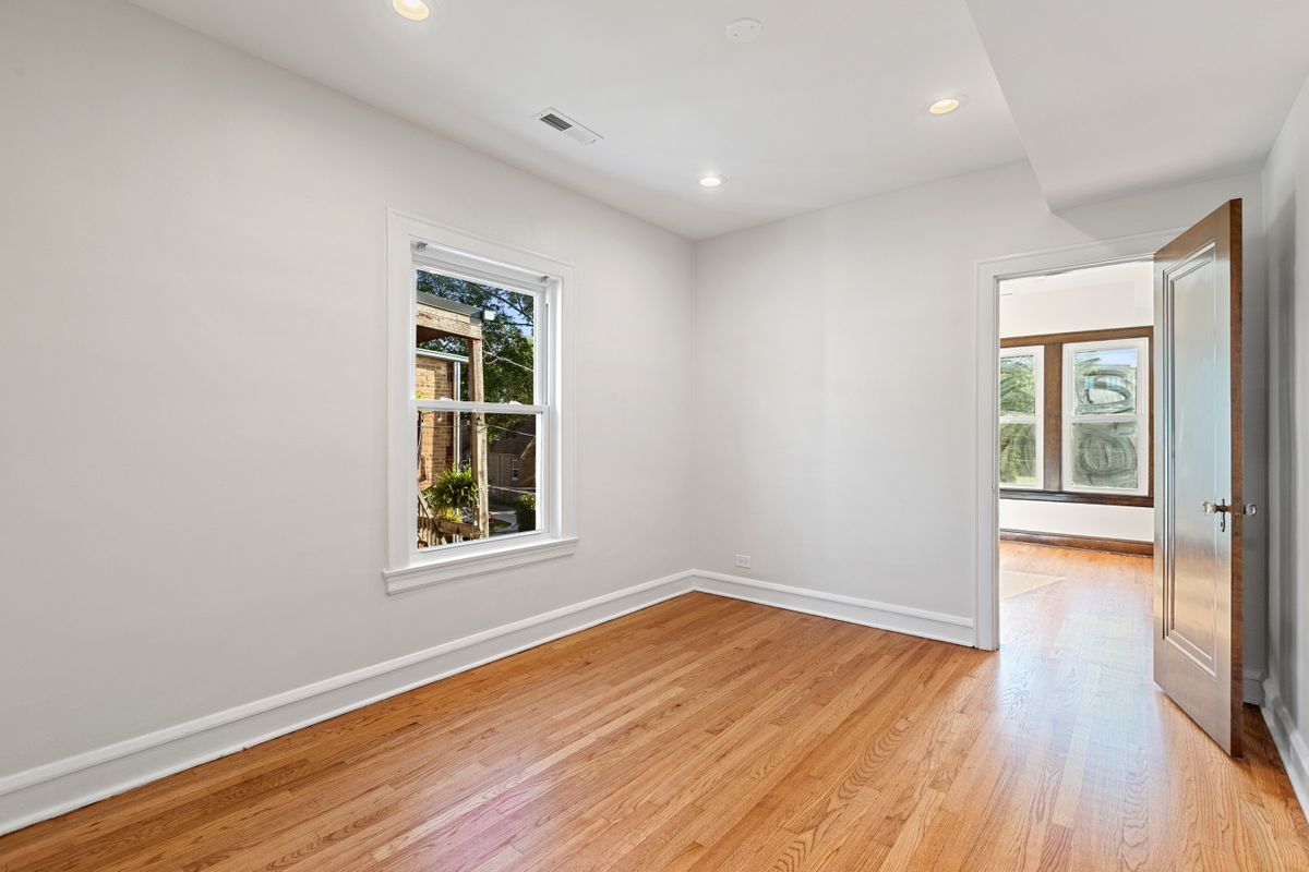 Building Photo - 5851 N Virginia Ave