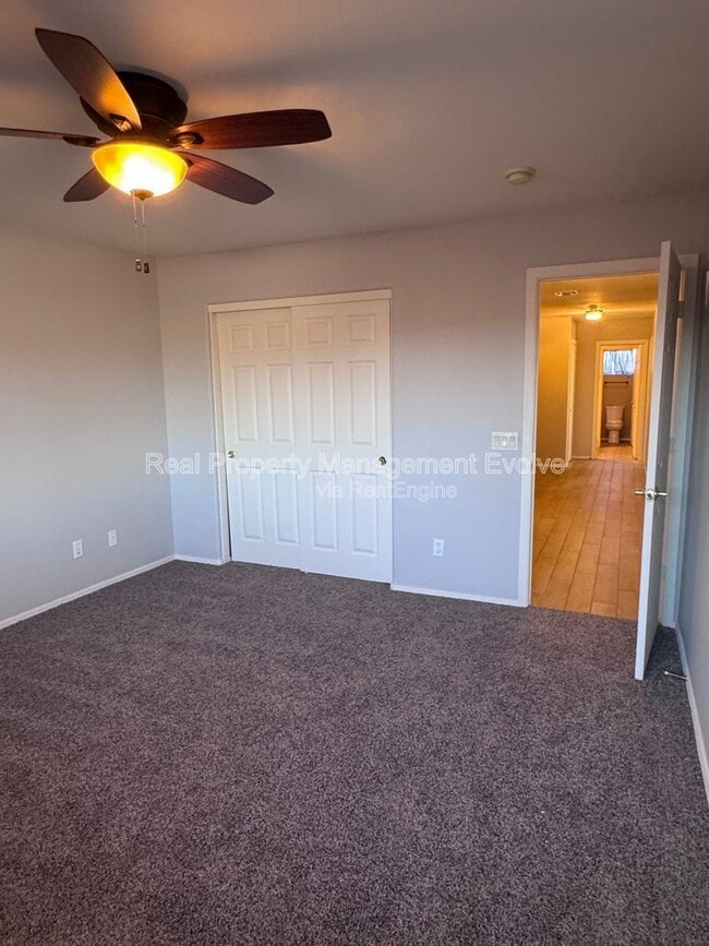 Building Photo - 10426 E Dolphin Ave