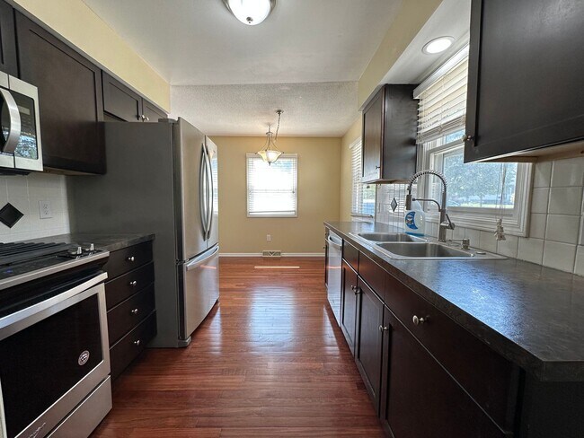 Building Photo - Adorable home on the NE side of Grand Rapids!