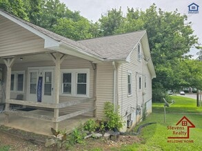 Building Photo - 1364 Crescent Dr