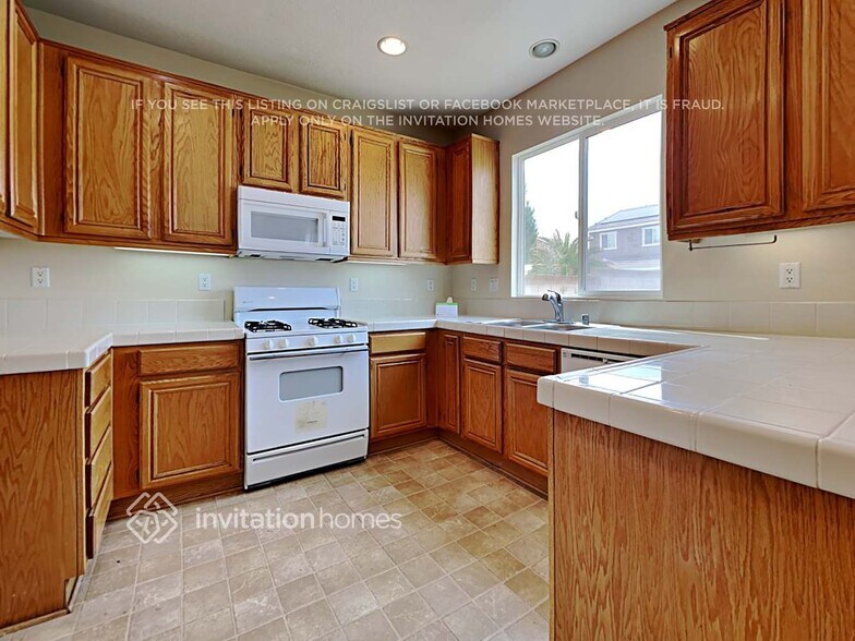 Building Photo - 44027 42nd St W