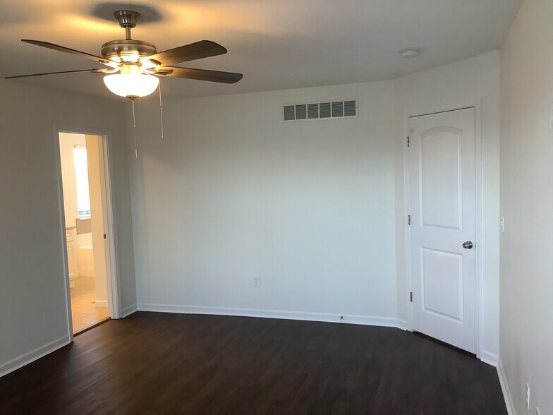 Building Photo - 9911 Codyview Dr