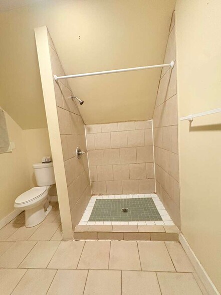 Building Photo - 327 Bassett St