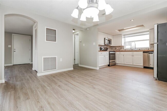 Building Photo - 9025 Collage Ln