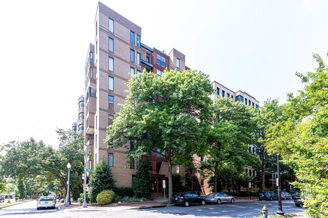 Building Photo - Beautiful One Bedroom in the Heart of Foggy Bottom| Water and Gas Included!