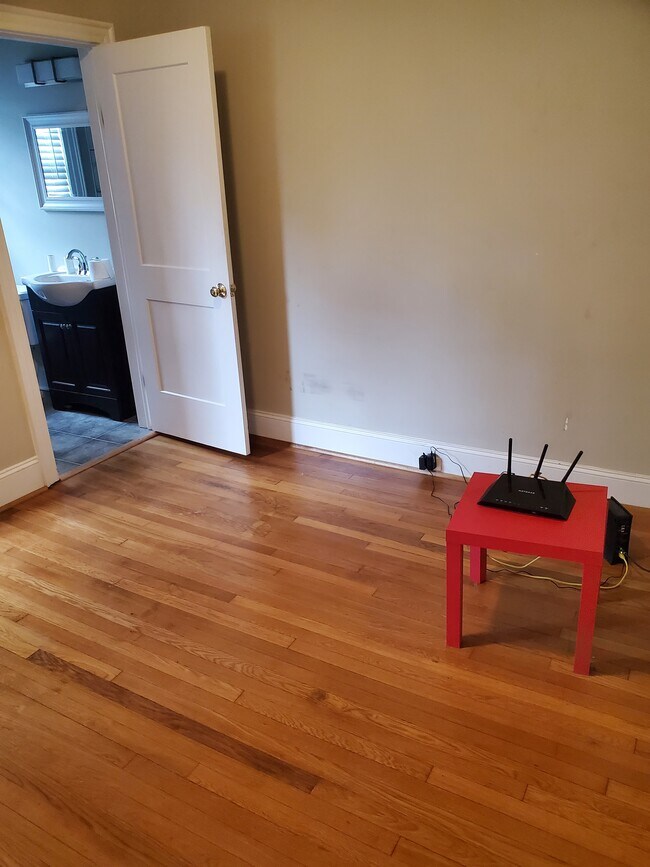 Building Photo - 2100 Sherwood St