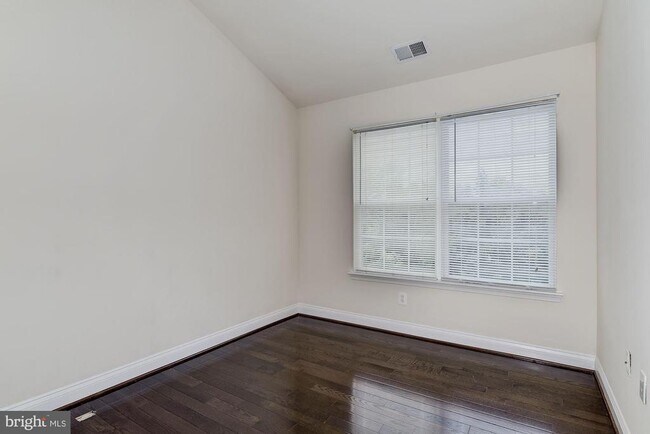 Building Photo - 122 Elmcroft Blvd