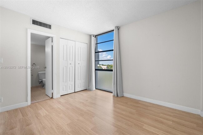Building Photo - 3401 N Country Club Dr