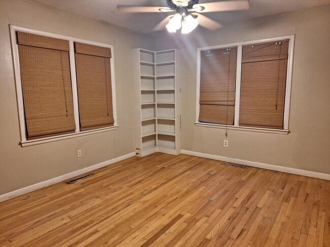 Building Photo - 2217 W 5th Ave