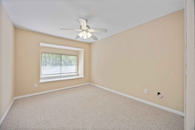 Building Photo - 2325 W Settler's Way