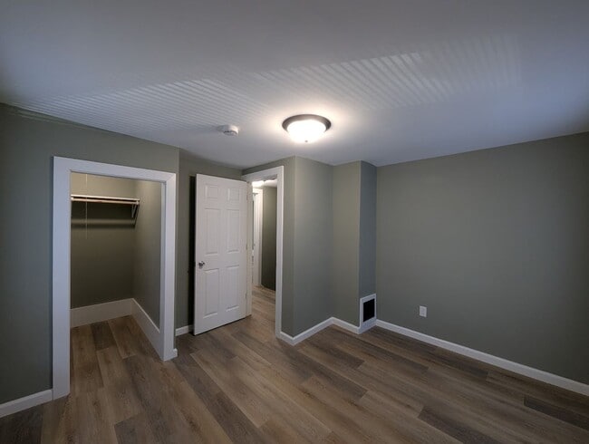 Building Photo - Newly Renovated 4 bedroom house