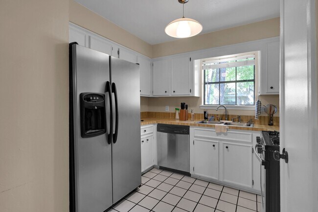 Building Photo - 83 Summer Crest Cir