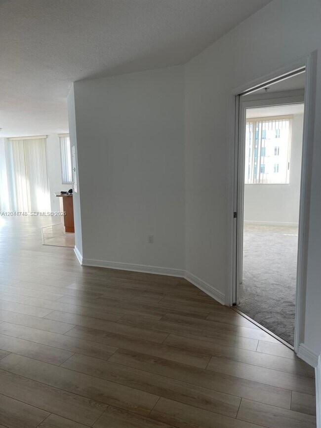 Building Photo - 1755 E Hallandale Beach Blvd