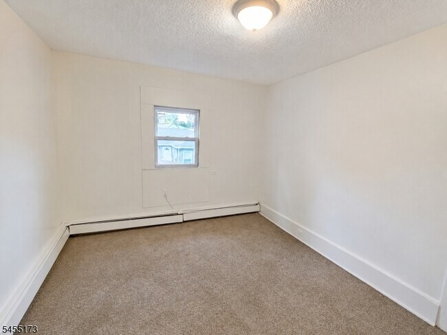 Building Photo - 147 Meriline Ave