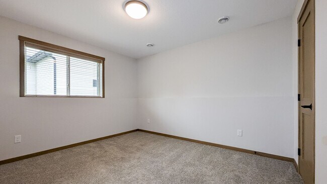 Building Photo - Modern 4-bed, 3-bath Single-Family Home Lo...