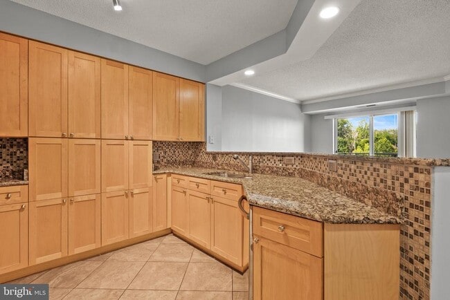 Building Photo - 3101 N Hampton Dr