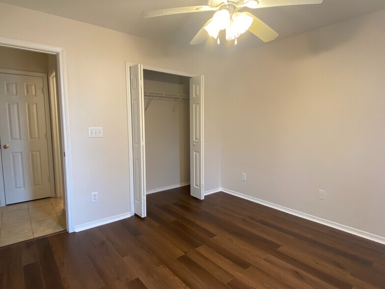 Building Photo - Room in House on Ziegler Ln