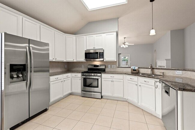Building Photo - 26873 Armor Oaks Dr