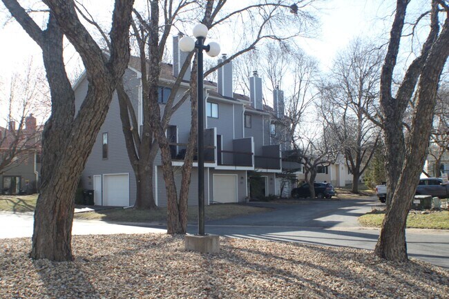 Building Photo - ***$500.00*** off June rent for signed lease starting June 1st.!! Elton Ridge townhome.