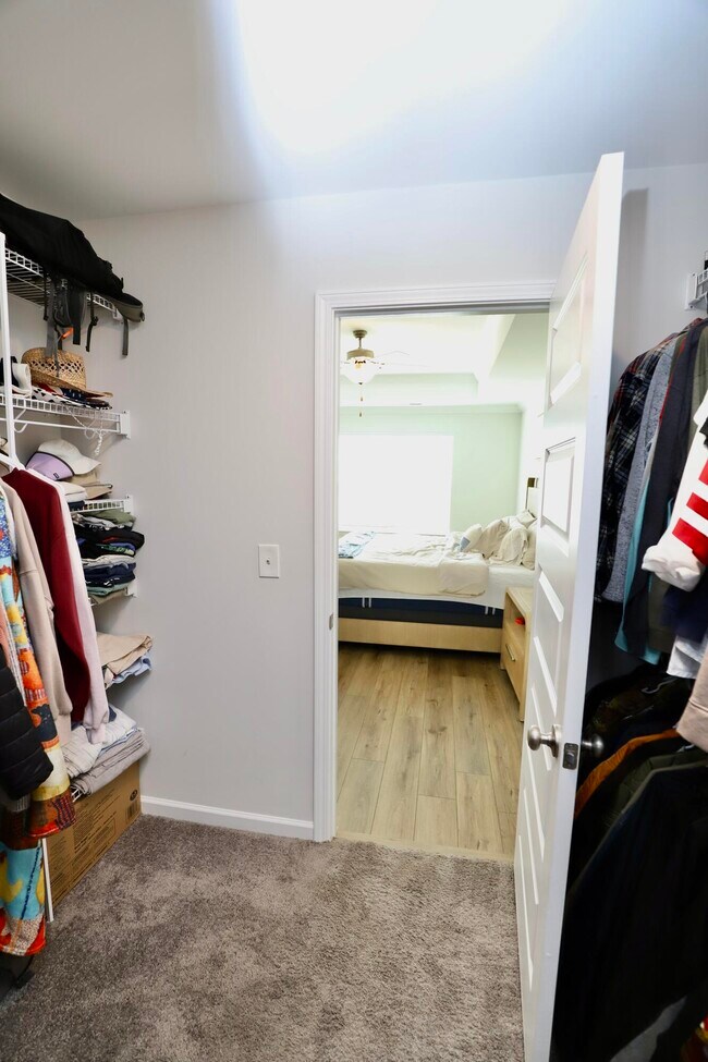 Building Photo - 1052 Ashcroft Cir