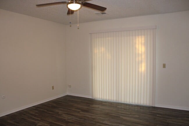 Building Photo - All Appliances!