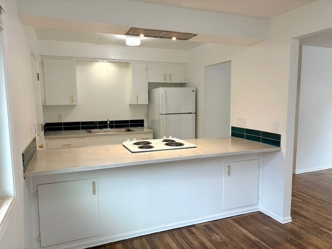 Building Photo - HALPC04