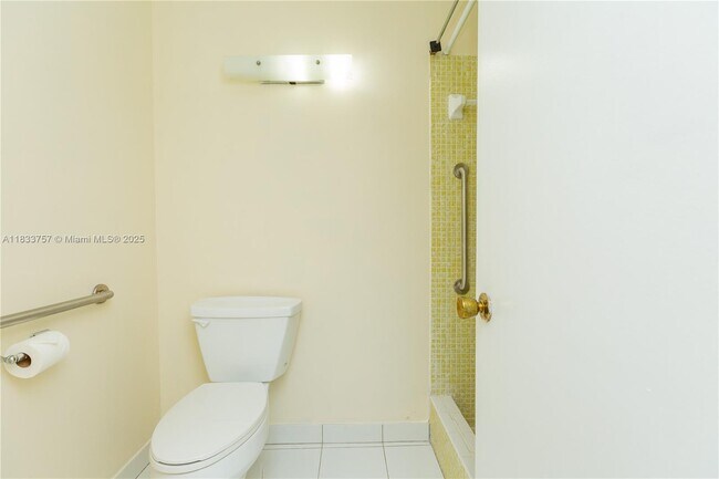 Building Photo - 1055 NW 83rd Ave
