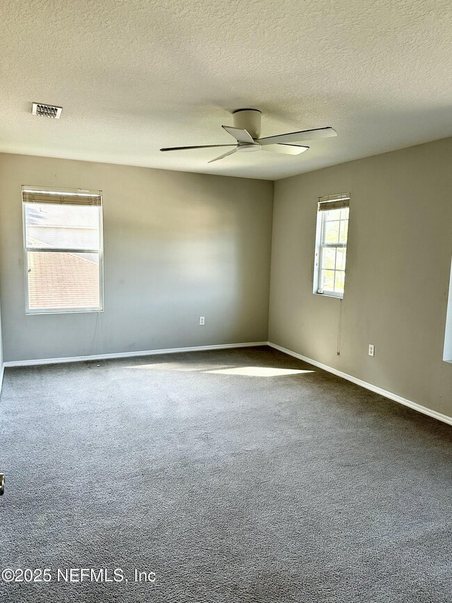 Building Photo - 11751 Silver Hill Dr