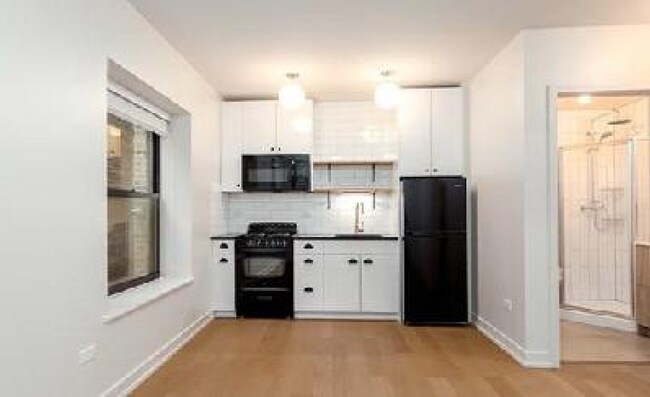 Primary Photo - 6018 N Winthrop Ave