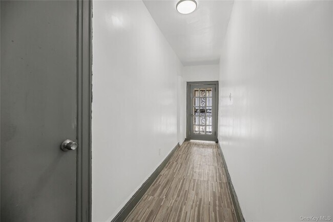 Building Photo - 1260 Evergreen Ave