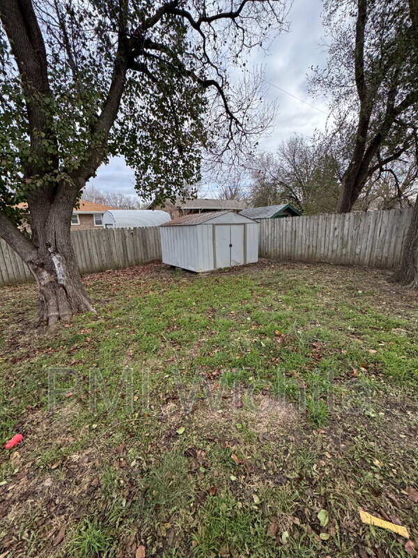 Building Photo - 1014 S Rosalie Ave