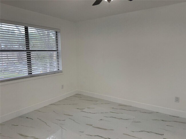 Building Photo - 9726 Hammocks Blvd