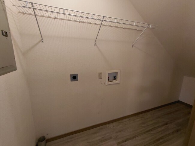 Building Photo - 24910 Scenic Dr