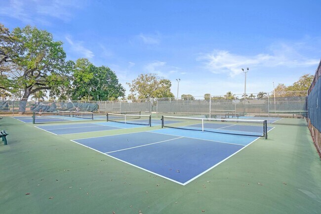 Building Photo - 9480 Poinciana Pl