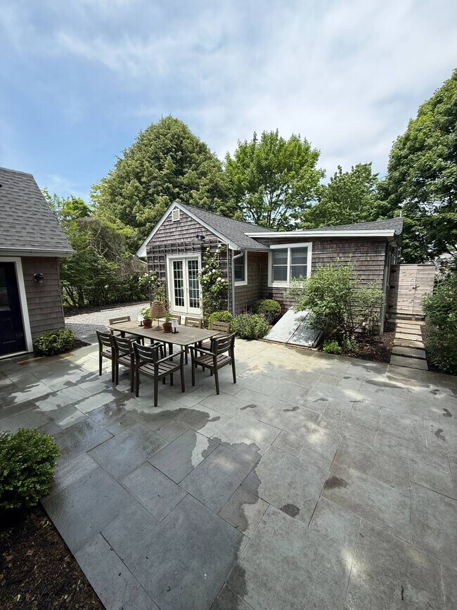 Building Photo - 144 Powell Ave