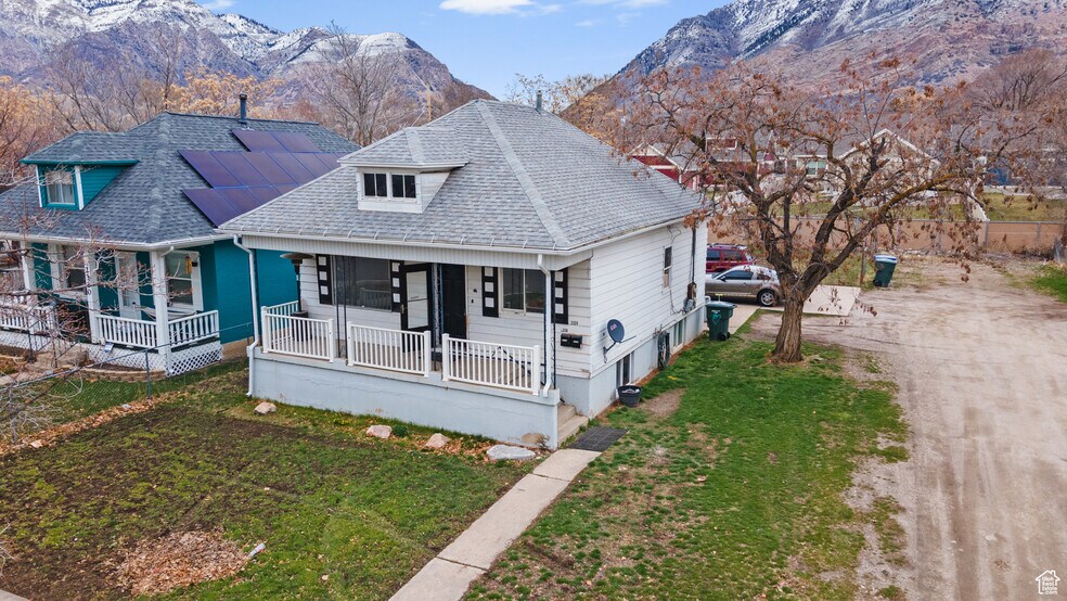 Building Photo - 2324 Quincy Ave