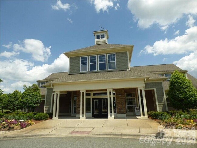 Building Photo - 10345 Falling Leaf Dr NW