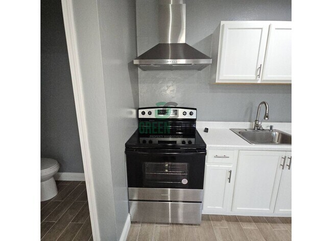 Building Photo - 3000 Carver Rd