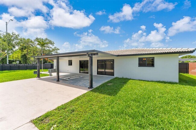 Building Photo - 9140 SW 45th Terrace
