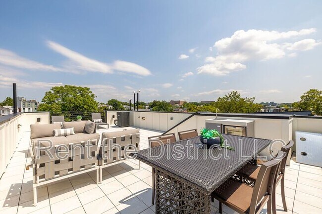 Building Photo - 1365 Perry Pl NW